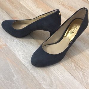 Beautiful Michael Kors blue suede pumps
